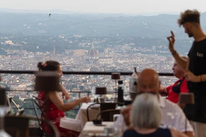 Hiking Tuscany & Chianti Wine - 3 Organic Wineries with lunch - What the small-group format changes
