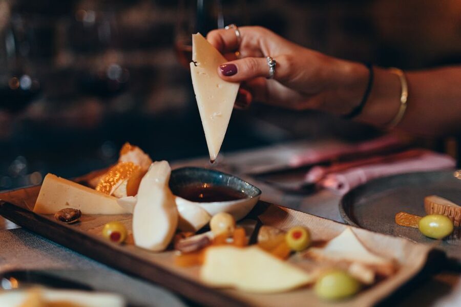 Istanbul: Wineries Tour with a Private Sommelier - Local bites make the tasting more useful