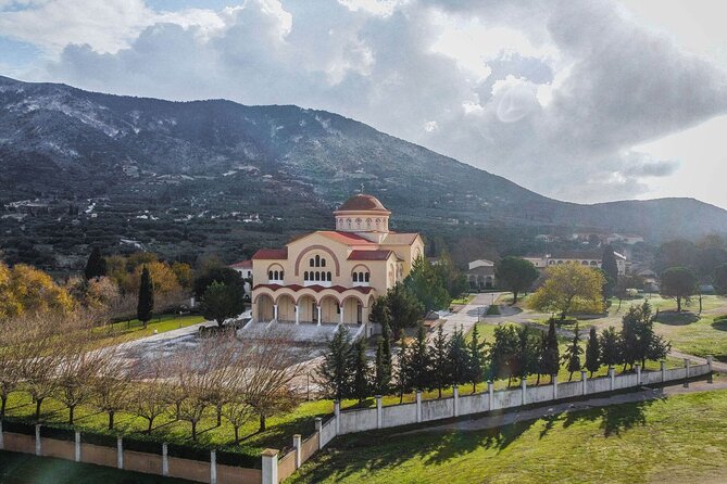 Kefalonia Highlights: Robola Winery, Melissani Lake & Fiscardo - Guides, buses, and the real timing of the day