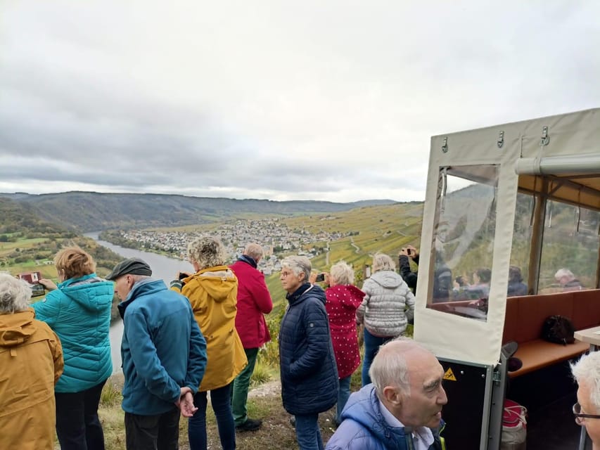 Kröv, Mosel: Covered wagon ride through the vineyards with wine tasting - Why the covered wagon changes the Mosel experience