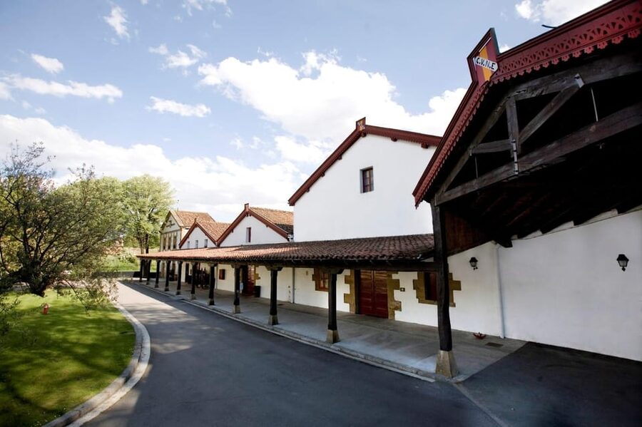 La Rioja: Guided tour of Bodega CVNE and wine tasting - A tasting built around three Rioja wines