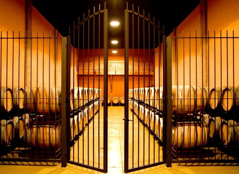 La Rioja: Winery Tour and 4-Course Meal with Wine Pairing - Why this winery visit feels personal