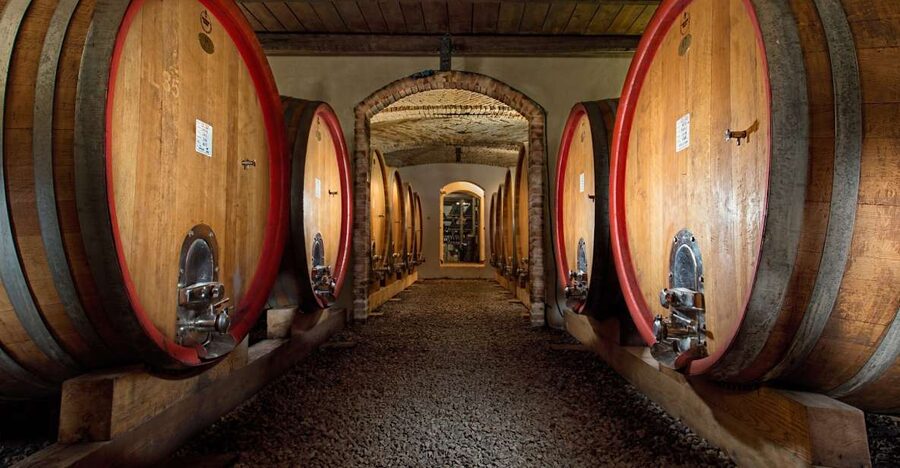 Langhe: Winery Tour and Wine Tasting - Why La Morra makes a good wine base