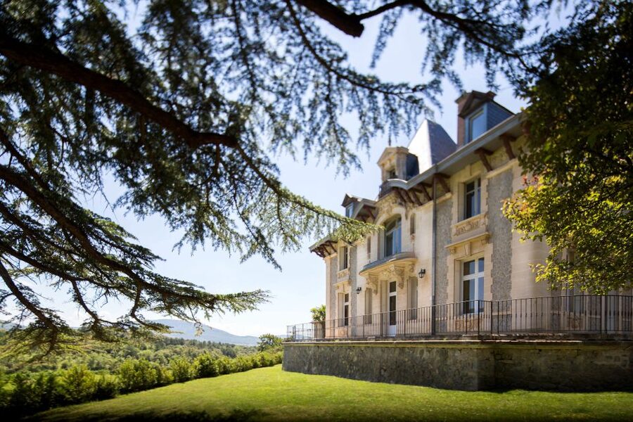 Languedoc: Tour and Tasting at Domaine de Baronarques - Language, access, and booking flexibility