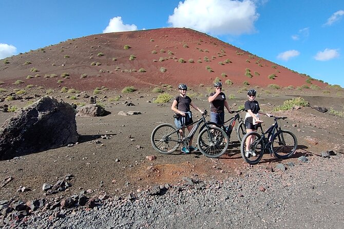 Lanzarote E-Bike Tour: Volcano Craters & Scenic Vineyards - The first miles: getting comfortable on the e-bike