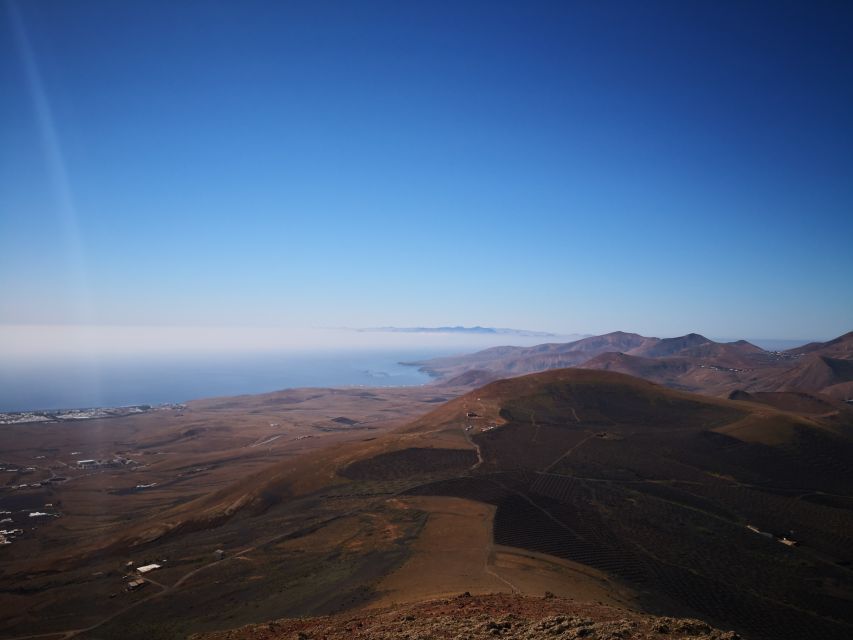 Lanzarote: La Geria Vineyards Hiking Tour - The 9-kilometer route and the climb toward Gaida