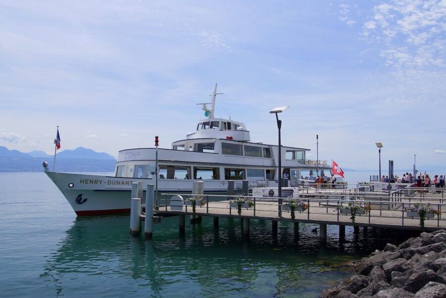 Lausanne: 2-Hour Lake Geneva Cruise Along Lavaux Vineyards - Reading the Lavaux vineyards from the lake