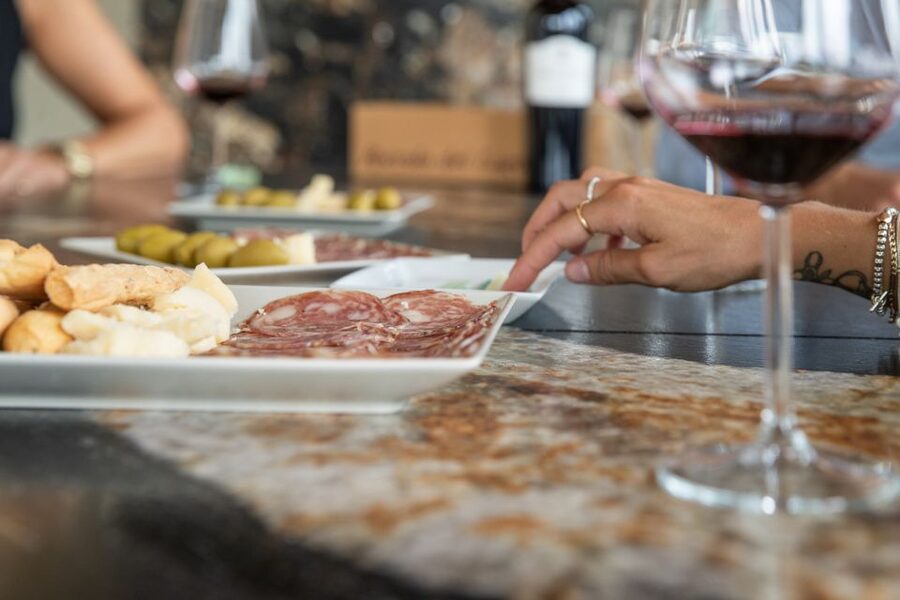 Lazise: Vineyard Tour and Organic Wine Tasting - A short wine stop in the hills above Lazise