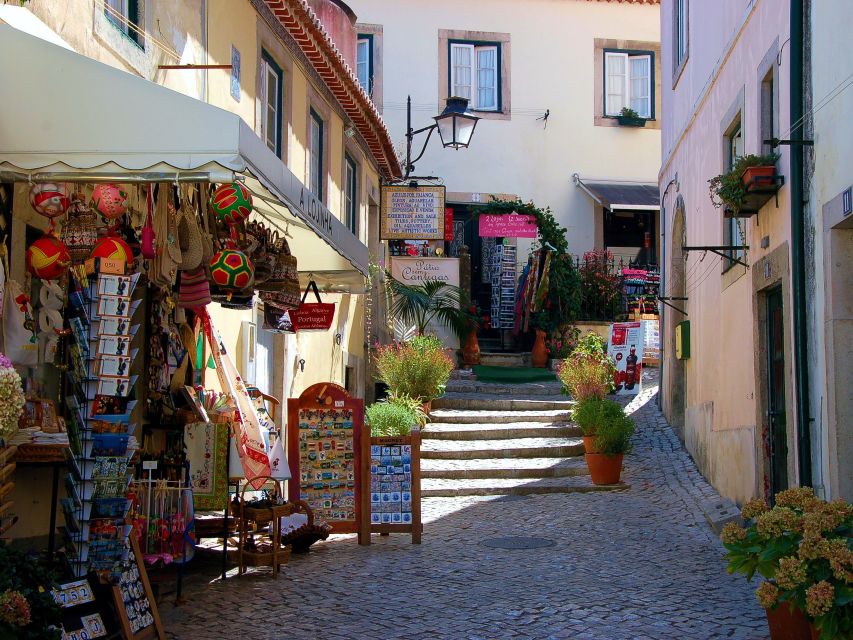 Lisbon: Sintra, Pena Palace, Quinta Regaleira, Cascais Tour - How the guide shapes the day