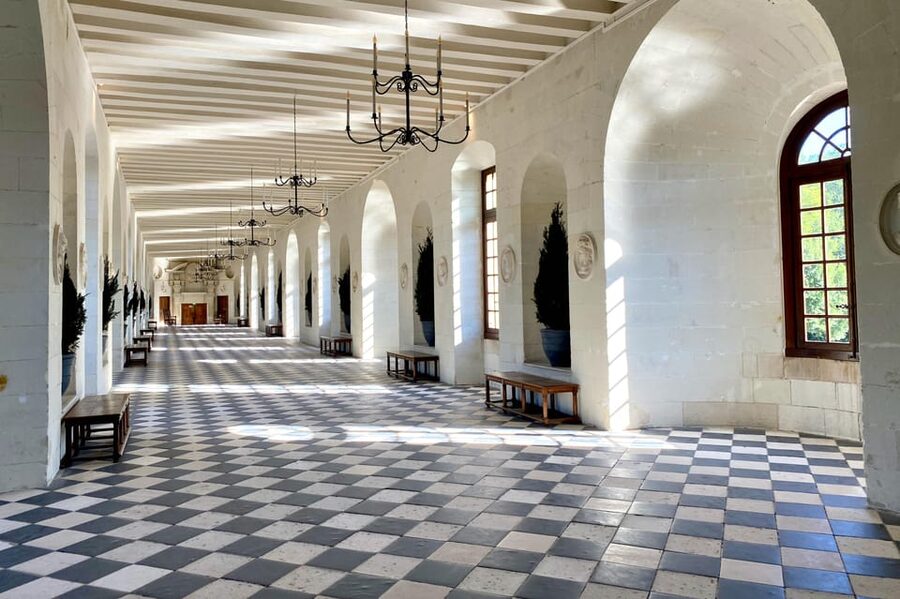 Loire Valley Royal Castles Small Group Day Trip from Paris - Chenonceau and its arches over the Cher