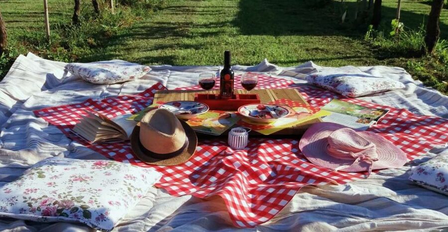 Lucca: Picnic Lunch at a Vineyard by Bike - Following the Serchio River on two wheels