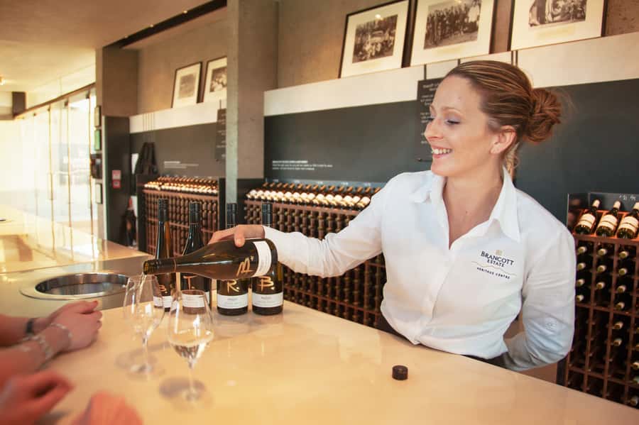 Marlborough: Wineries Visit with Tastings and 2-Course Lunch - The guide and the road time