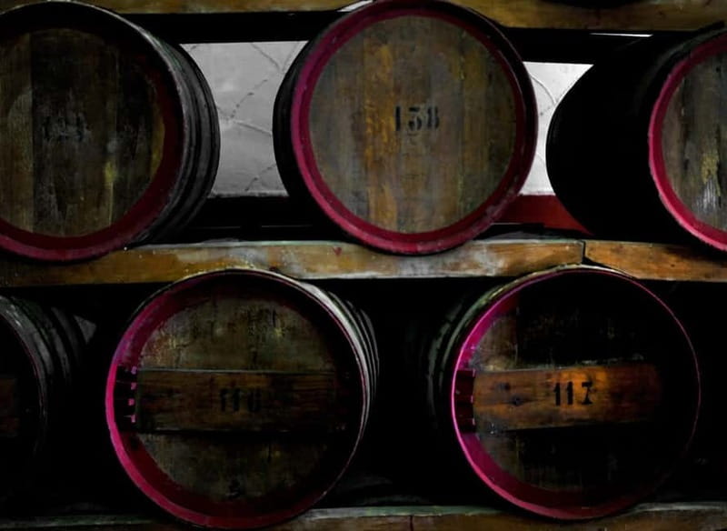 Marsala: Historic winery tour with wine tasting - The baglio courtyard tells the first part of the story