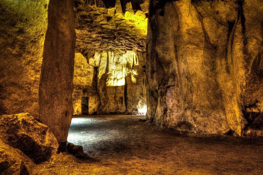 Mendig: Guided tour in the 30m deep volcanic beer cellar - How the Lake Laach eruption shaped a brewing town