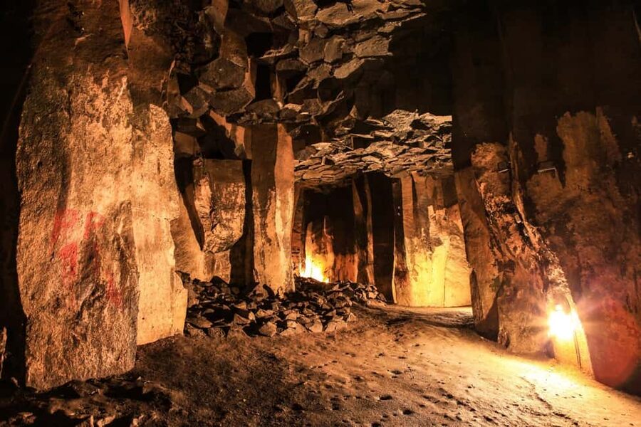 Mendig: Guided tour in the 30m deep volcanic beer cellar - The bourbon-barrel Doppelbock storage area