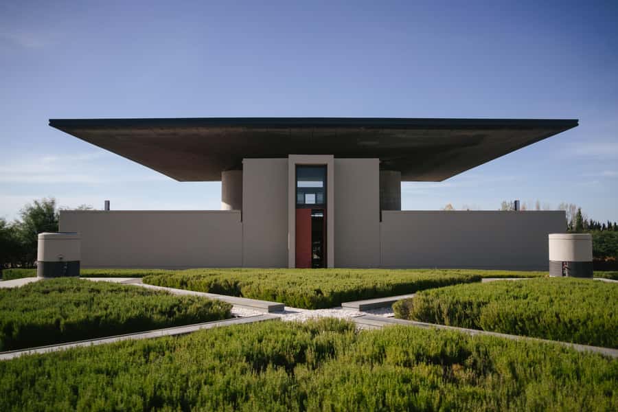 Mendoza: Tour with tasting and lunch High Altitude Wineries - From architecture to a six-course lunch at Alfa Crux