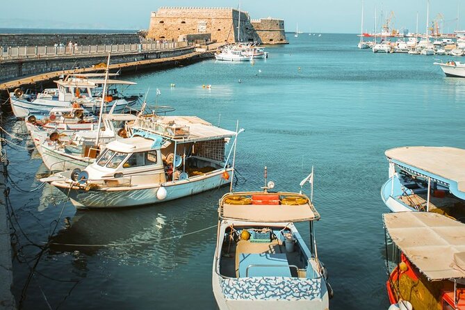 Minoan Crete from 3.000 BC: Knossos Palace & Museum with Wineries from Heraklion - Finishing with Cretan food in Heraklion