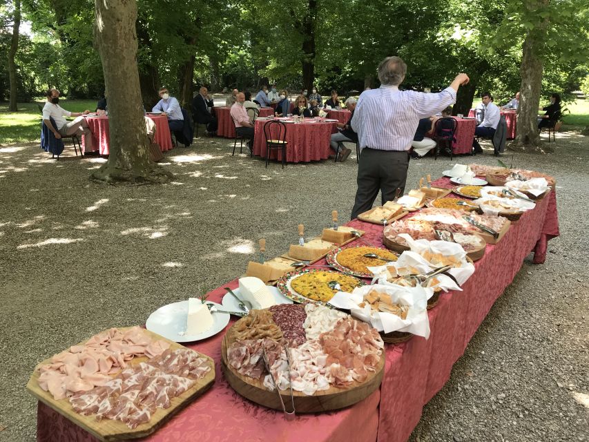 Modena: Balsamic Lunch with Vinegar Cellar Tour and Tasting - Meeting Mario, Giorgio, and the people behind the vinegar
