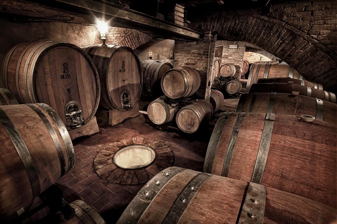 Montalcino: Castle and Vineyards Tour with Tasting - Three wines in the historic courtyard