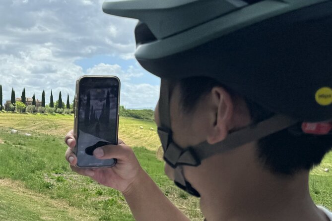 MONTALCINO Private E-Bike & Brunello Winery Experience - Views, villages, and the pace of the ride