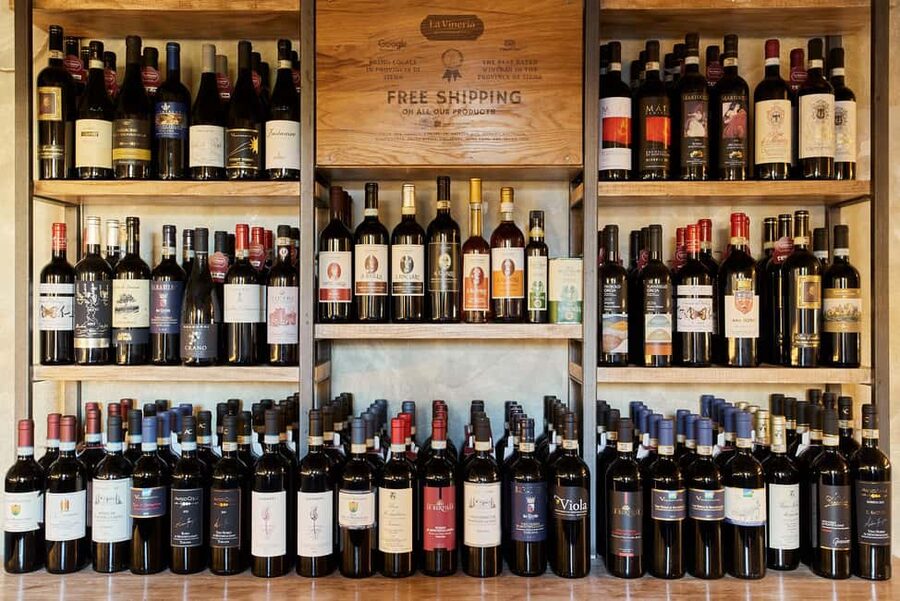Montepulciano: Tasting 5 wines from the best Tuscan wineries. - Vin Santo makes the final pour memorable