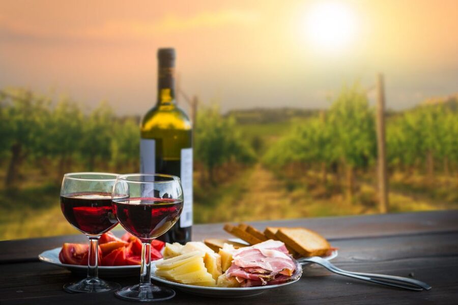 Montepulciano: Winery Tour, Tasting, and Vineyard Picnic - Rain changes the view, not the plan