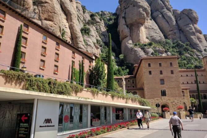 Montserrat and winery private daytrip from Barcelona - The drive from Barcelona to Montserrat
