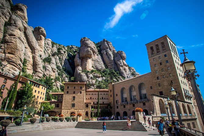 Montserrat & Winery Visit Tour with Traditional Farmhouse Lunch - The morning ride from the Palau de la Música