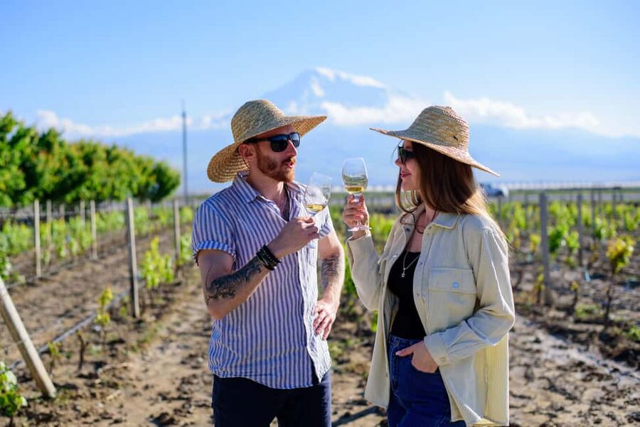 Mt. Ararat: Wine Tasting & Dinner at Tushpa Winery - Arriving at the family winery