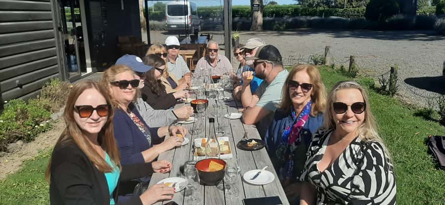 Napier: Afternoon Winery Tour Tasting at 3 Great Wineries - What the tasting format feels like