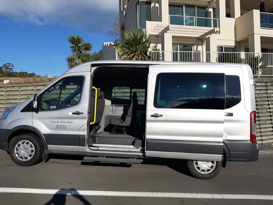 Napier: Afternoon Winery Tour Tasting at 3 Great Wineries - The guide and the human side of the day