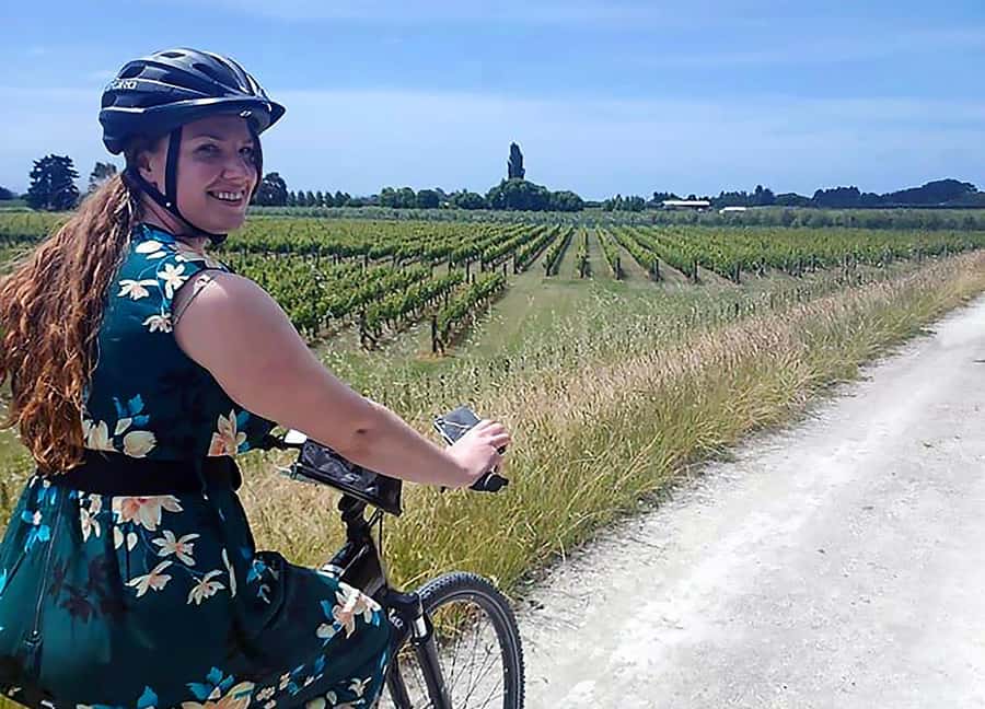 Napier: Art Deco Bike Ride and Wineries Loop - Pacific views along the coastal path