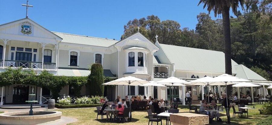 Napier: Winery + Gin Tasting Tour with Lunch Thu Fri Sat - Askerne Estate ends the day with wine and cheese