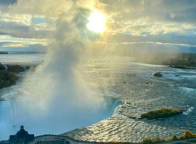 Niagara Falls: Luxury Private Tour with Winery stop - Following the Niagara River by SUV