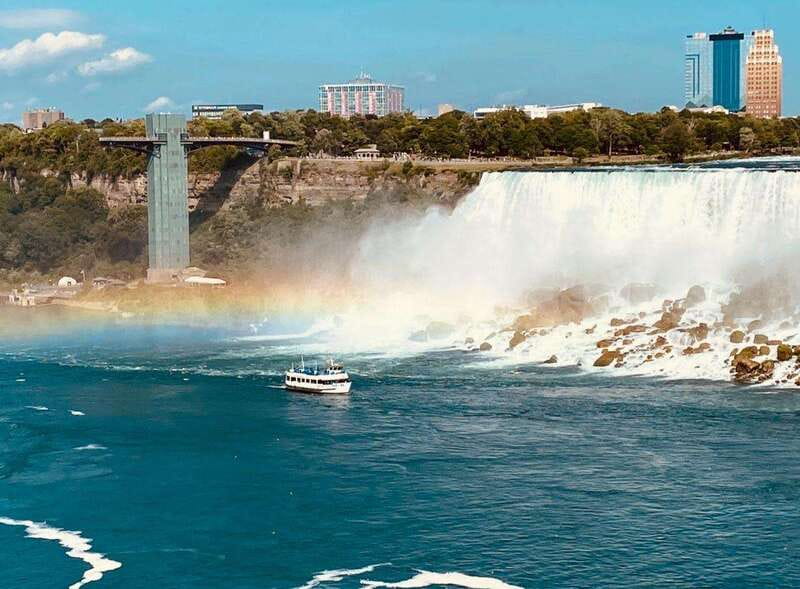 Niagara Falls: Luxury Private Tour with Winery stop - Horseshoe Falls gets the biggest share of the day