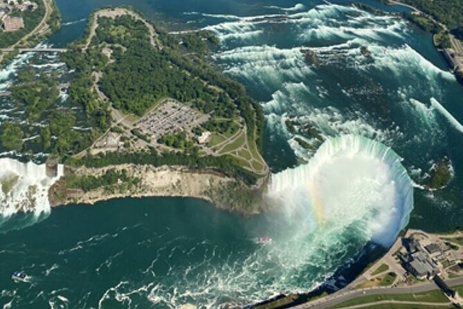 Niagara Falls Tour from Toronto with Winery & Niagara on The Lake - Niagara-on-the-Lake in one hour