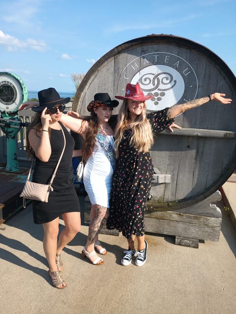 NON BUS MOVIE STARS Traverse City Old Mission 4 Winery Tour - Four wineries on Old Mission Peninsula