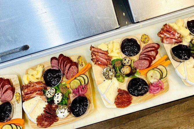 Okanagan Bee Tour and Lunch at Winery in Kelowna - A farm-to-table lunch that takes about an hour