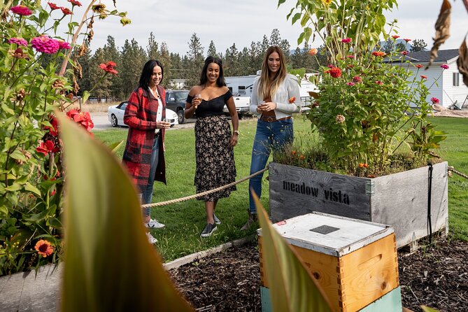 Okanagan Bee Tour and Lunch at Winery in Kelowna - Timing, group size, and practical planning