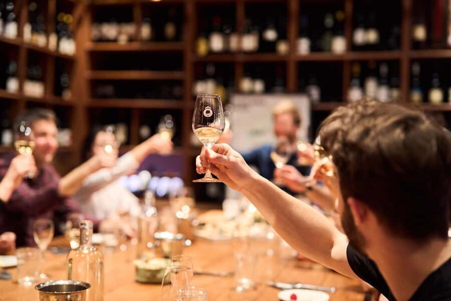 Paris: O Chateau's Wine Tasting Dinner - Dining in an old Parisian setting