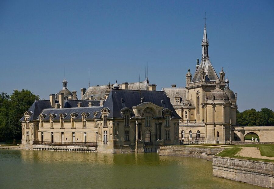 Paris: Private Tour of Domaine de Chantilly Ticket&Transfer - The Grandes Écuries and living horse museum