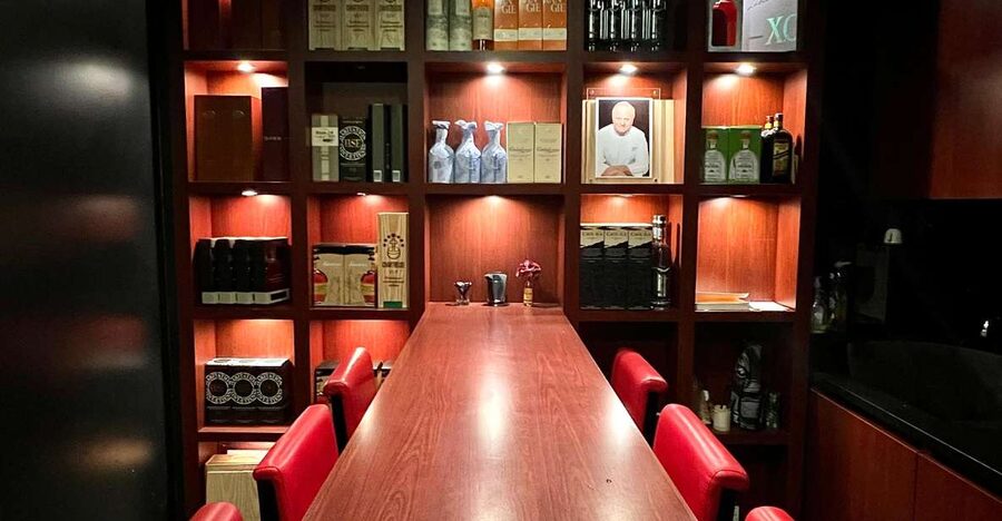 Paris : Wine tasting at the cellar of Joël Robuchon - The tasting sequence, minute by minute
