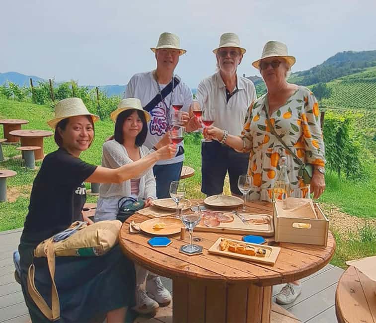 Parma: Winery Tour and tasting - Walking through the vineyard