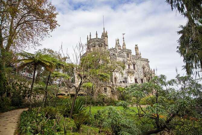 Pena Palace, Moorish Castle and Quinta da Regaleira Walking tour - Taking the Vila Sassetti trail