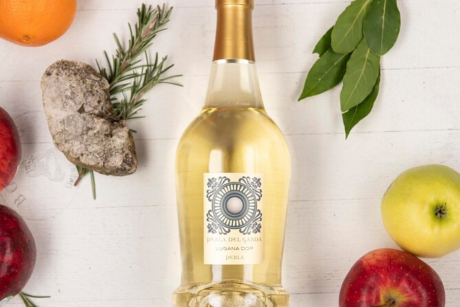 Picnic and Lugana Tour at Perla del Garda winery - A vineyard picnic near Lake Garda