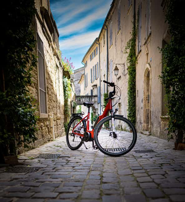 Picnic in the middle of a vineyard by e-bike - Choosing between Mont Ventoux and the Dentelles de Montmirail