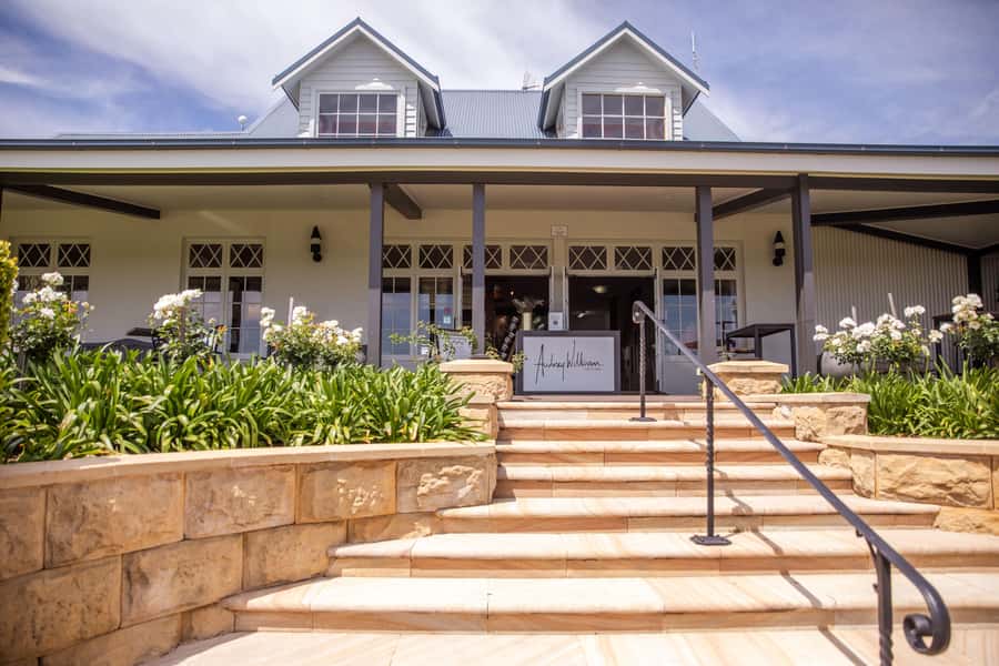 Pokolbin: Picnic & Wine Tasting at Audrey Wilkinson Vineyard - Choosing your wine and picnic spot