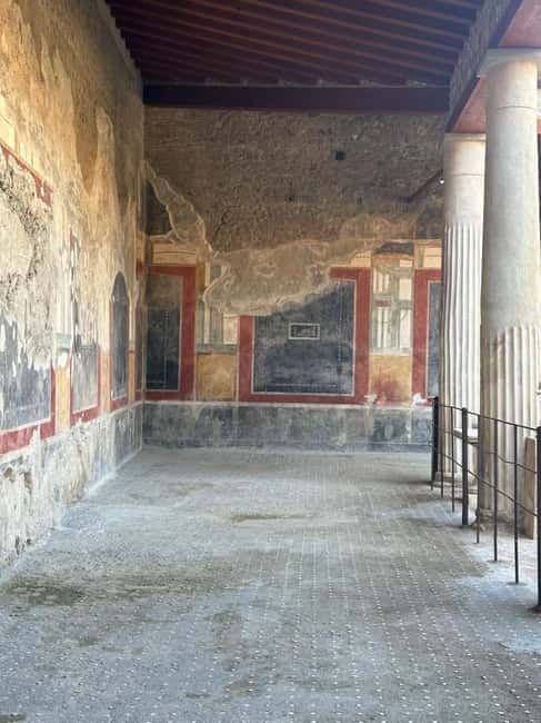 Pompeii and Vesuvius Cellars: Tour with Pick-Up in Positano - Key details at a glance