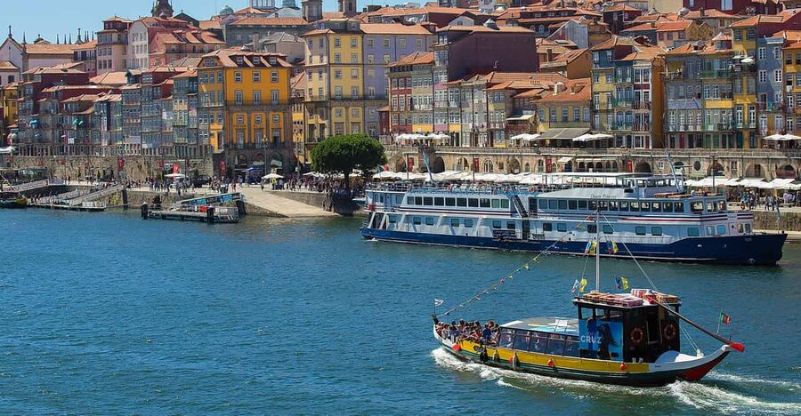 Porto: 6 Bridges Boat Cruise with Port Wine Cellar & Tasting - Seeing Porto from a traditional rabelo boat
