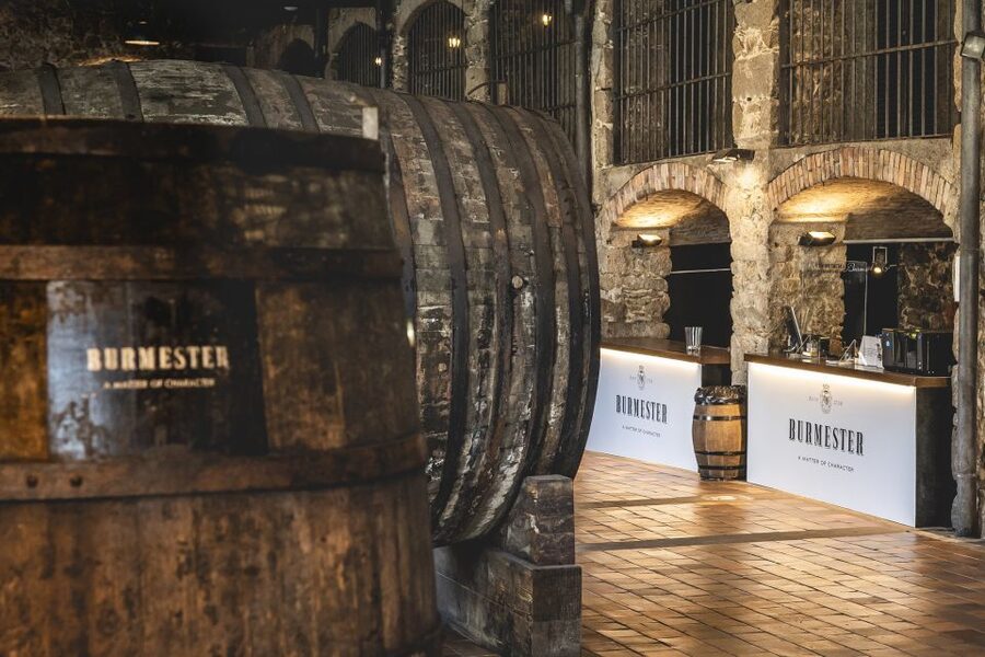Porto: Burmester Cellar Tour with Tasting & Pairing Options - Choosing the premium chocolate pairing